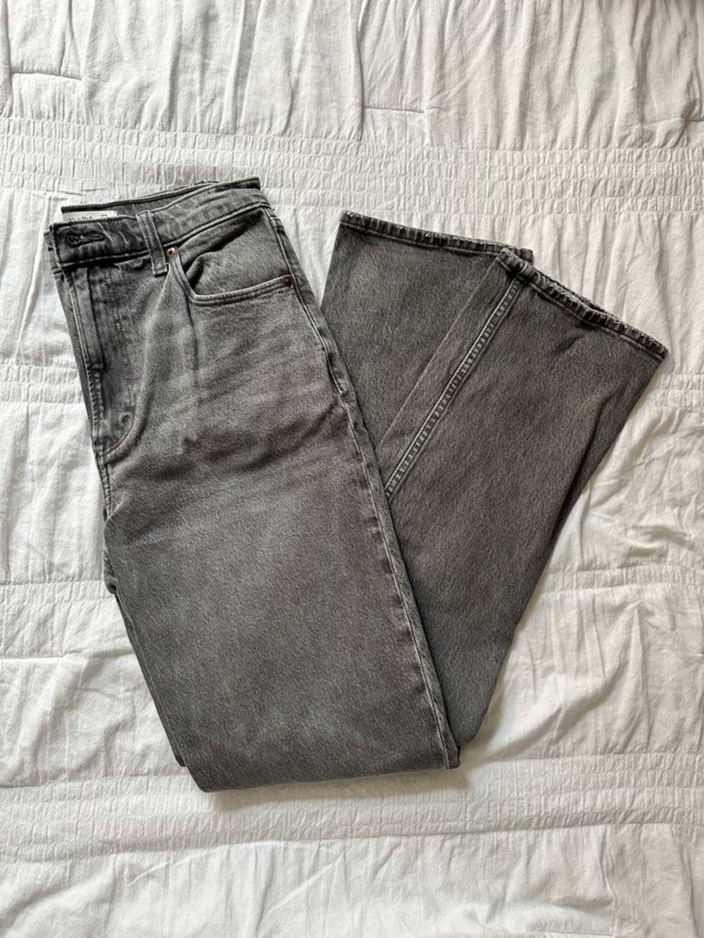 Abercrombie & Fitch ‘90s Straight Fit High Rise Jeans — Washed Gray | 27 Long